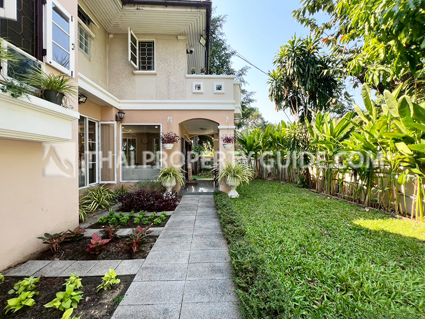 House with Shared Pool for rent in Sukhumvit