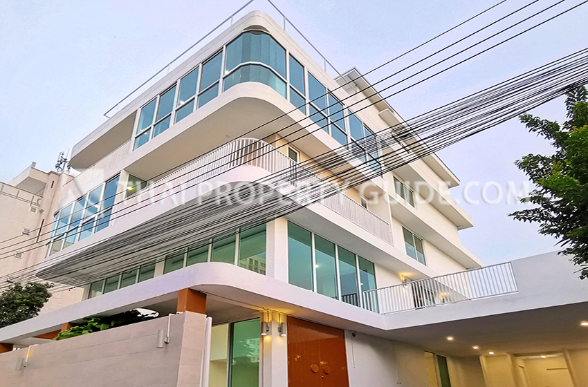 House For Sale in Sukhumvit 