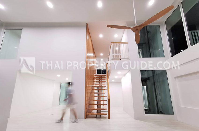 House For Sale in Sukhumvit 