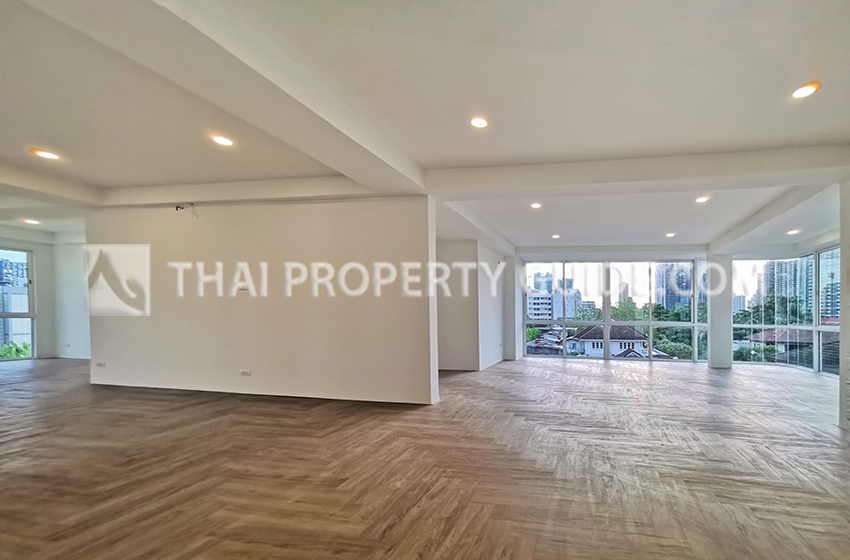 House For Sale in Sukhumvit 