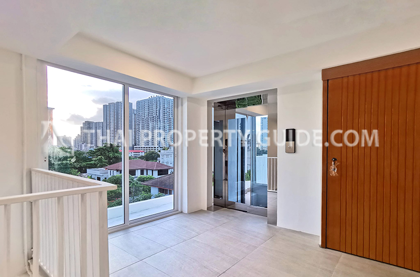 House For Sale in Sukhumvit 