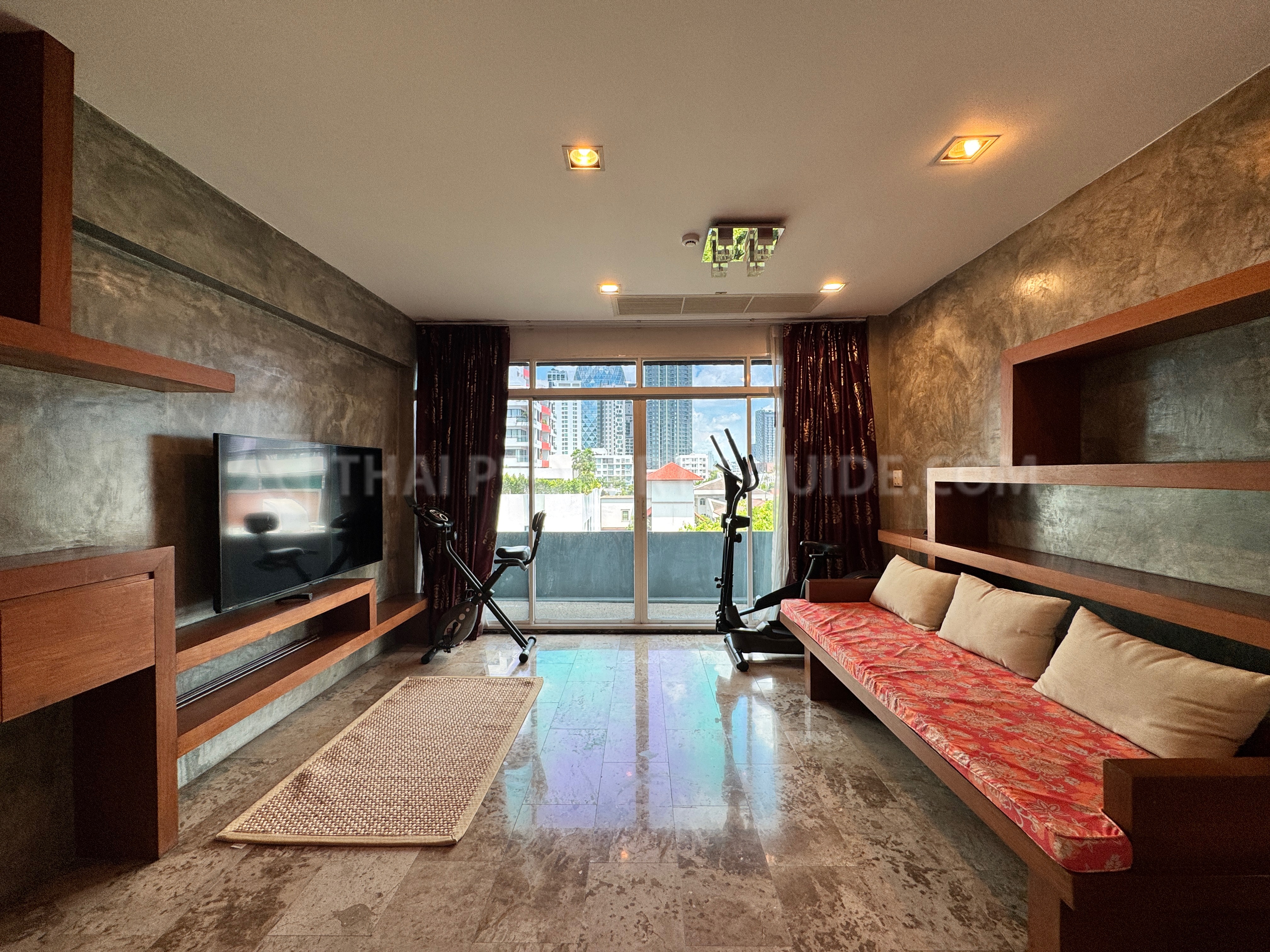 Penthouse for rent in Phaholyothin