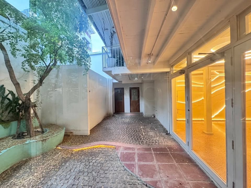 Shophouse in Phaholyothin 
