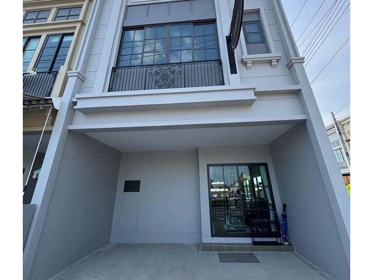 Townhouse in Bangnatrad 