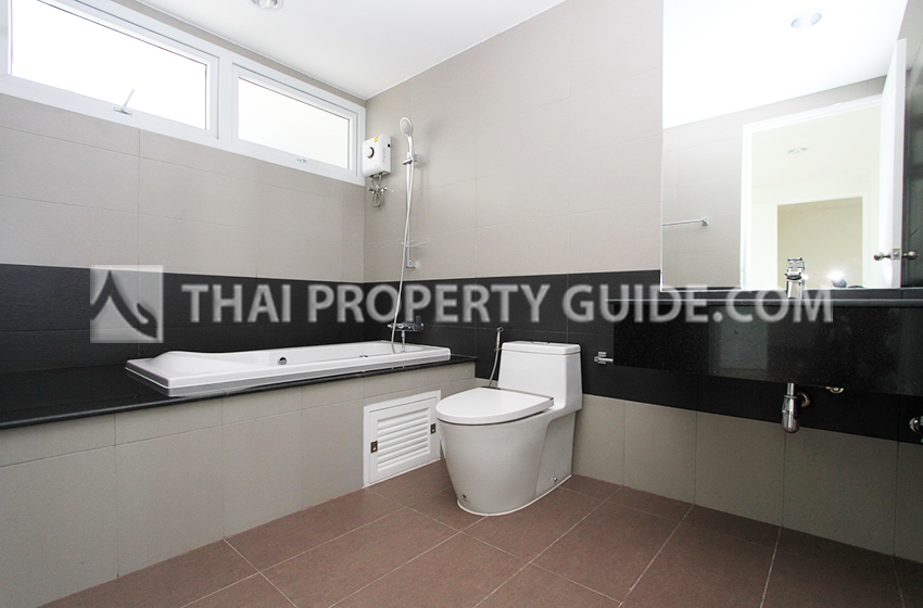 Townhouse in Lat Phrao 