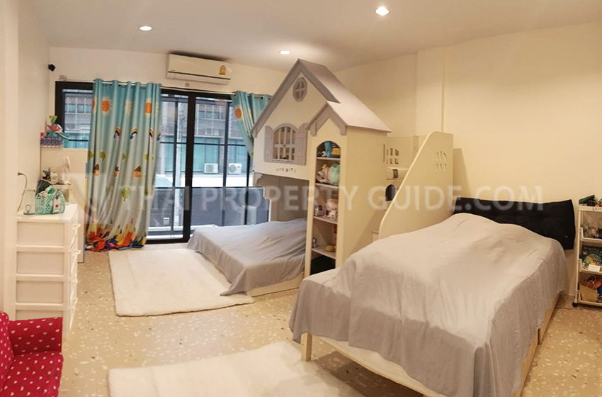 Townhouse in Nichada Thani 