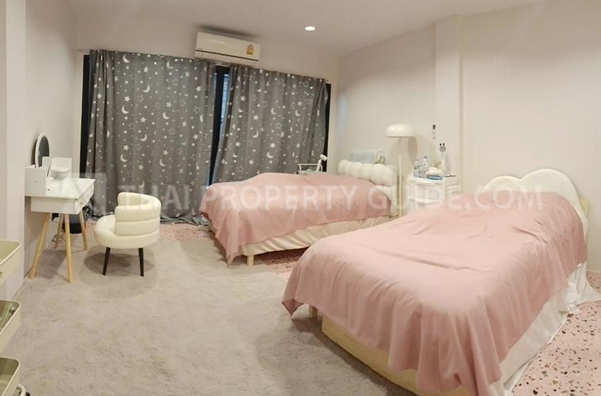 Townhouse in Nichada Thani 