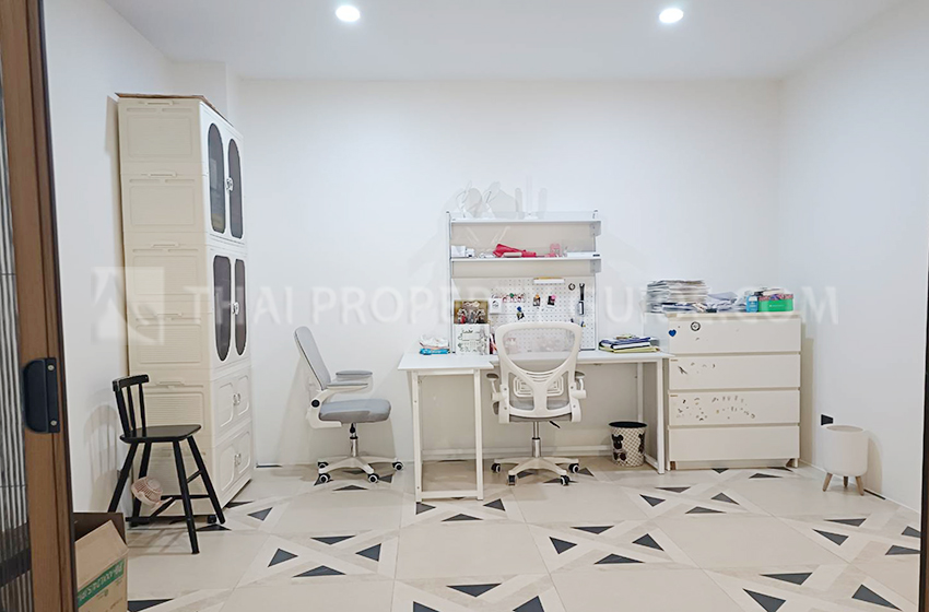 Townhouse in Nichada Thani 