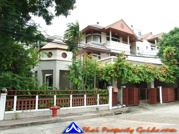Townhouse for rent in Bangkok