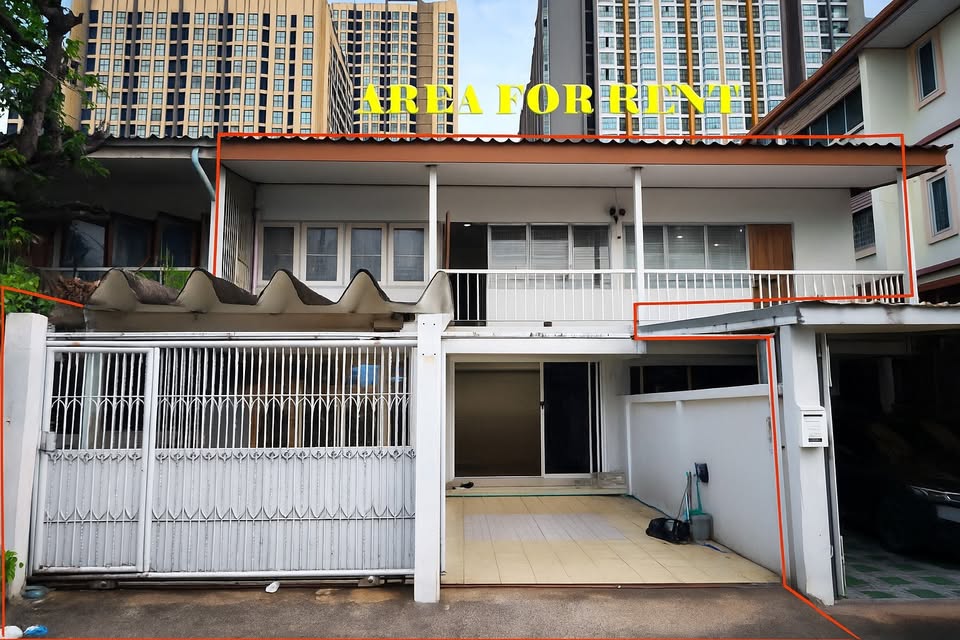 Townhouse in Phaholyothin
