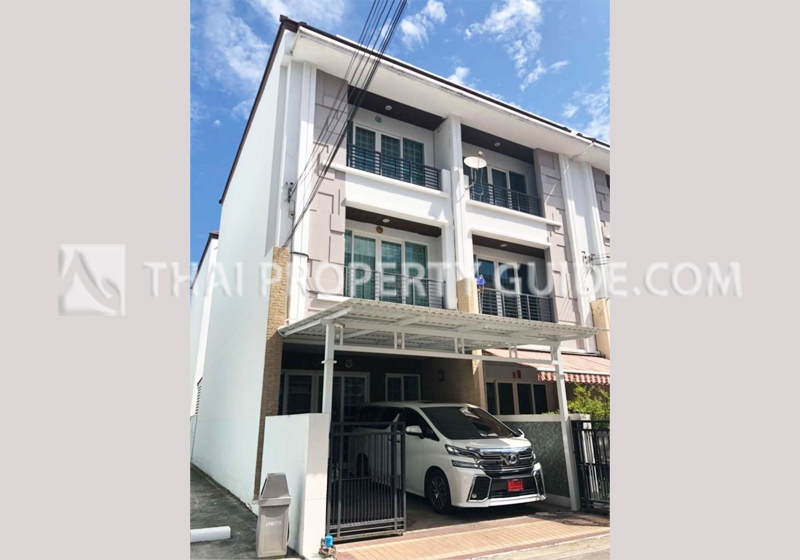 Townhouse for rent in Rama 9