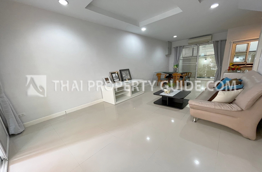 Townhouse in Sathorn 