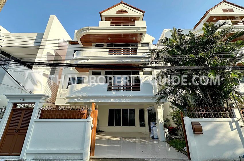 Townhouse for rent in Sukhumvit