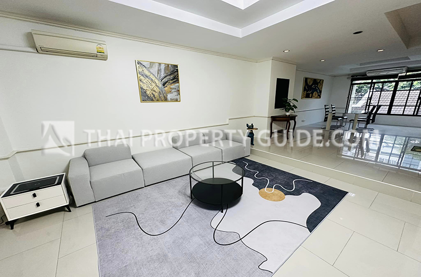 Townhouse in Sukhumvit 