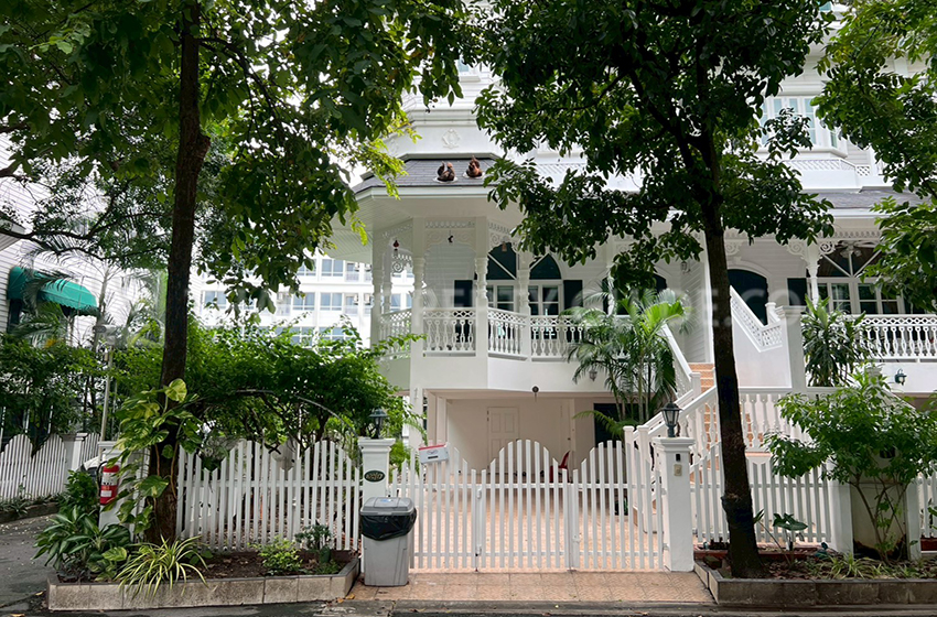 Townhouse in Sukhumvit