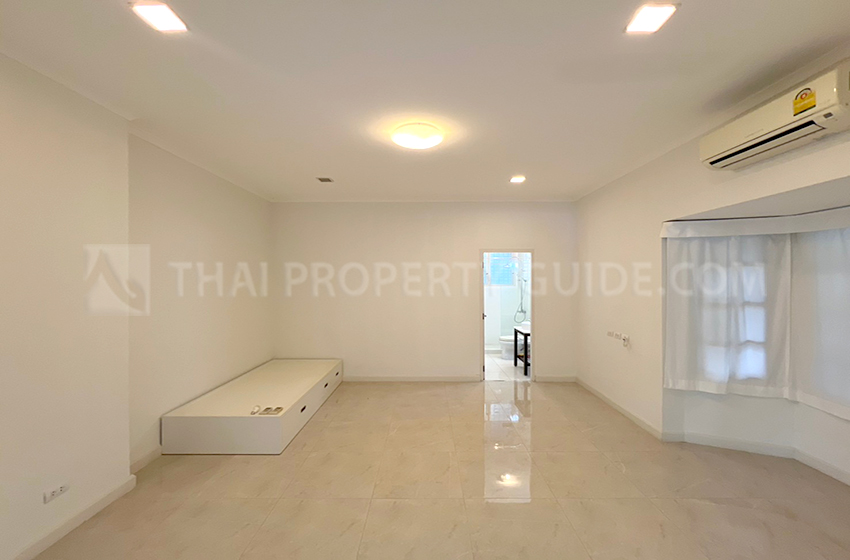 Townhouse in Sukhumvit 