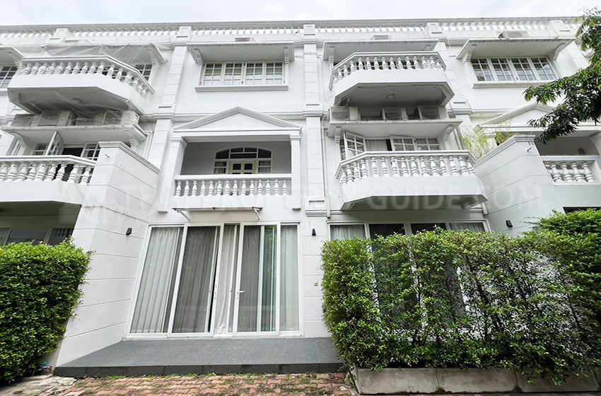 Townhouse in Sukhumvit 