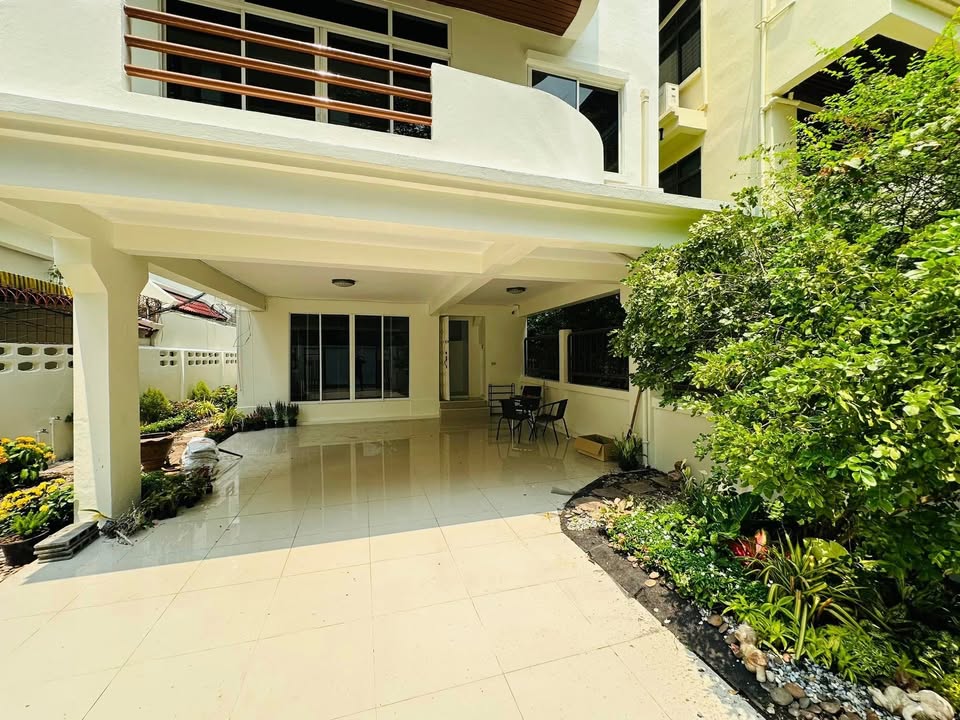 Townhouse in Sukhumvit 