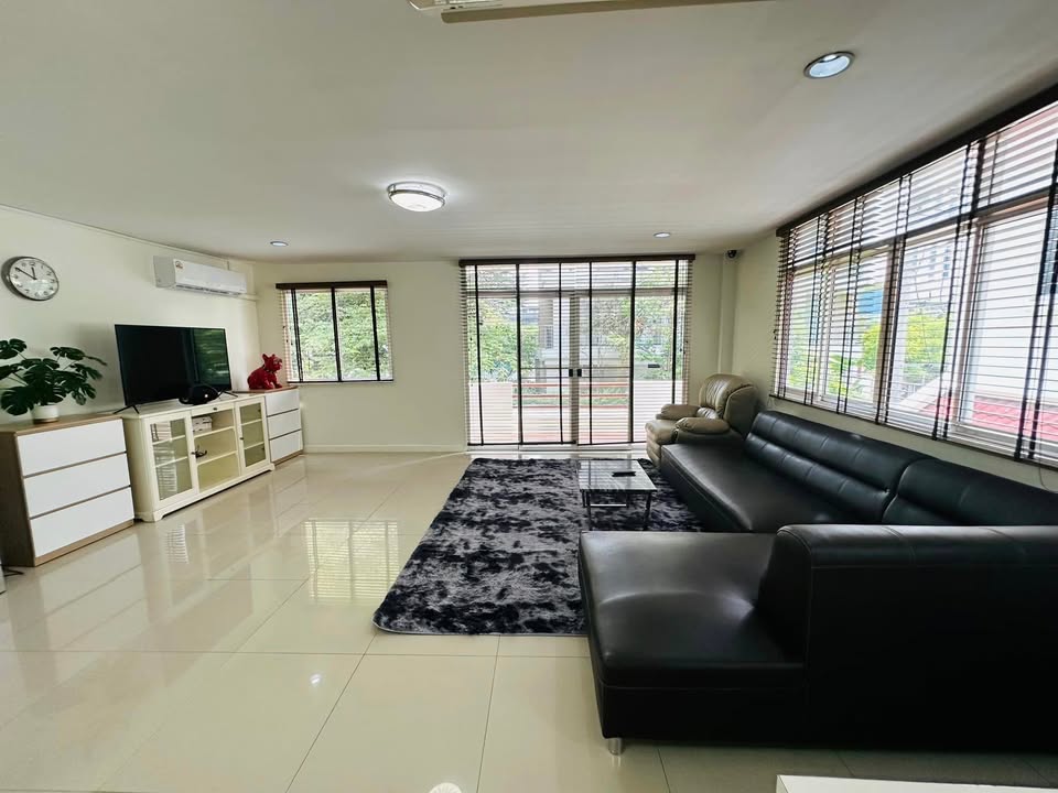 Townhouse in Sukhumvit 