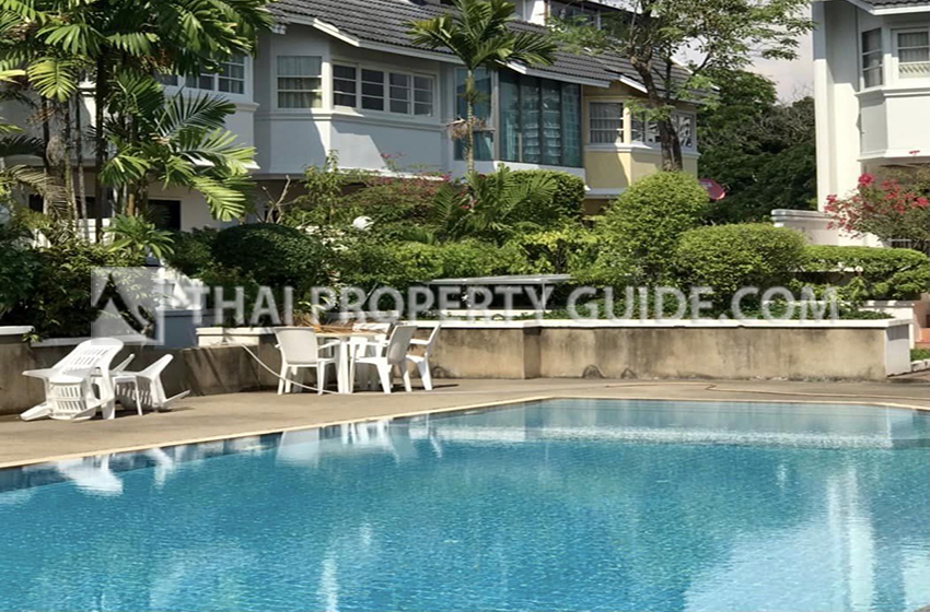 Townhouse in Sukhumvit 