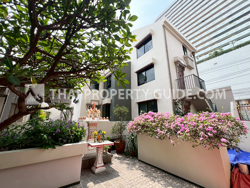Townhouse in Sukhumvit