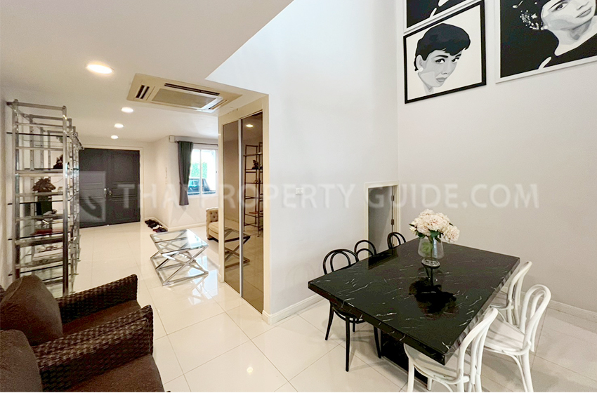 Townhouse in Sukhumvit 