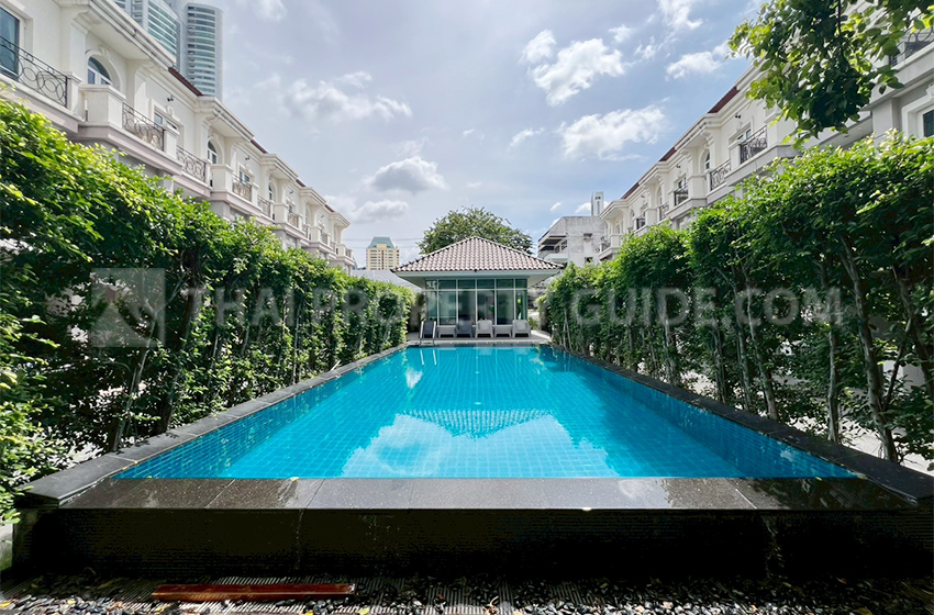 Townhouse in Sukhumvit 