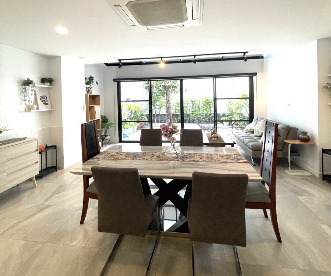 Townhouse in Sukhumvit 