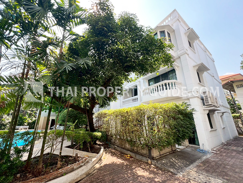 Townhouse for rent in Sukhumvit