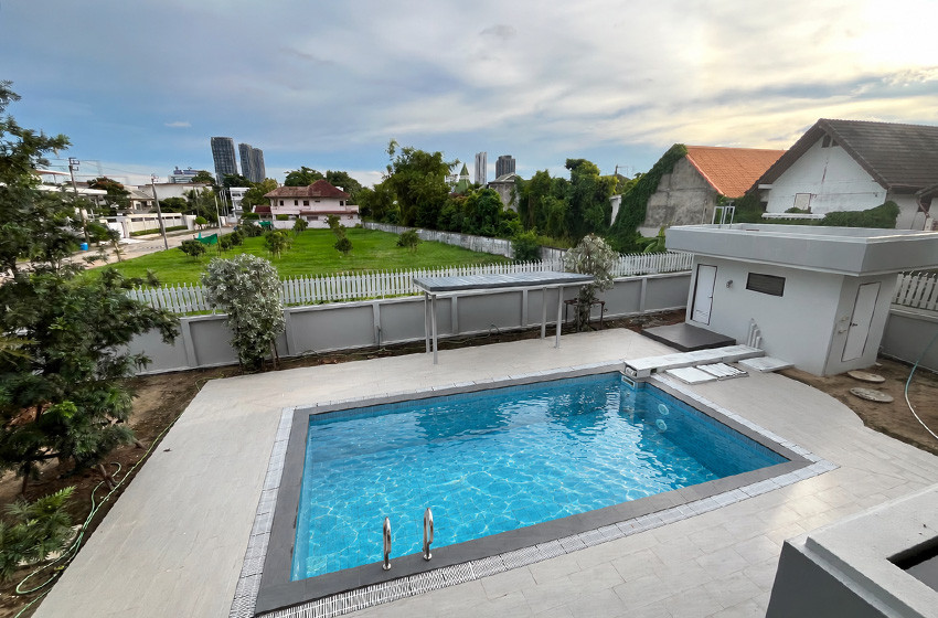 House with Private Pool