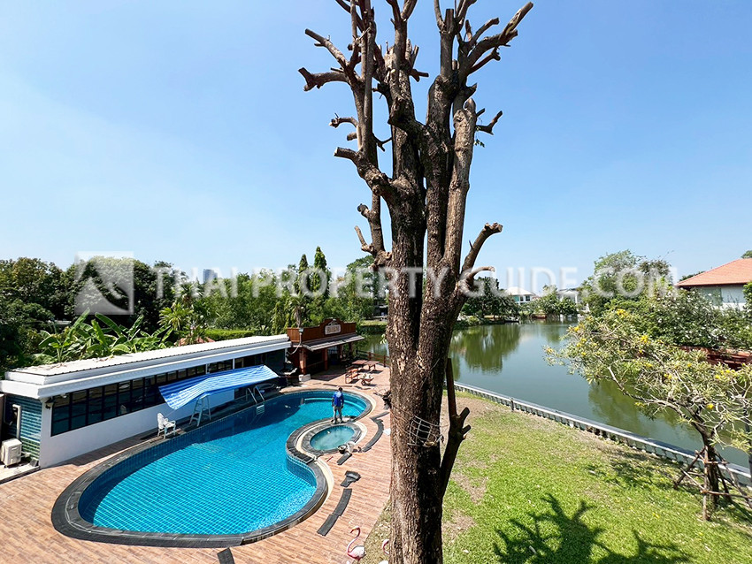 House with Private Pool