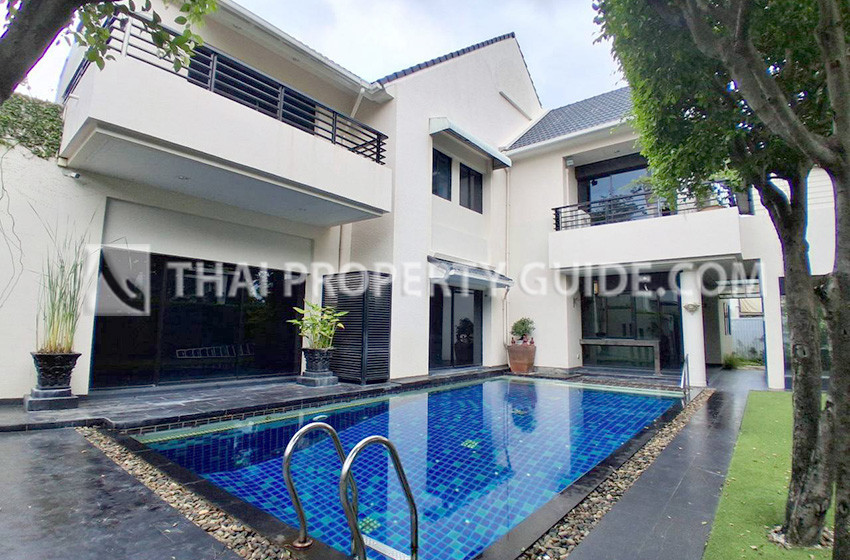 House with Private Pool