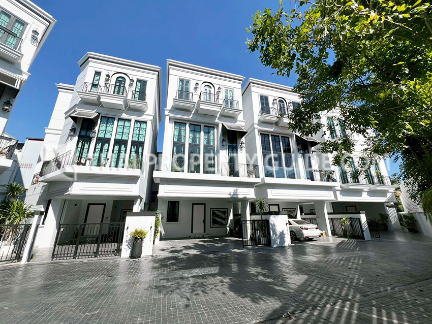 House with Private Pool