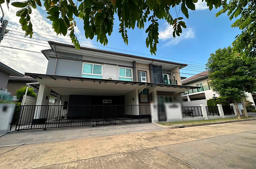 House with Shared Pool