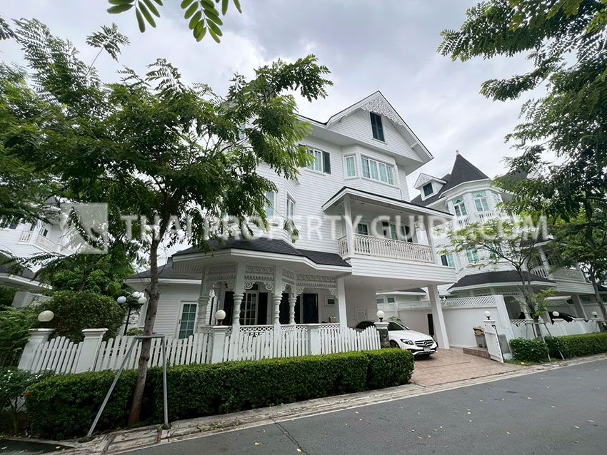 House with Shared Pool