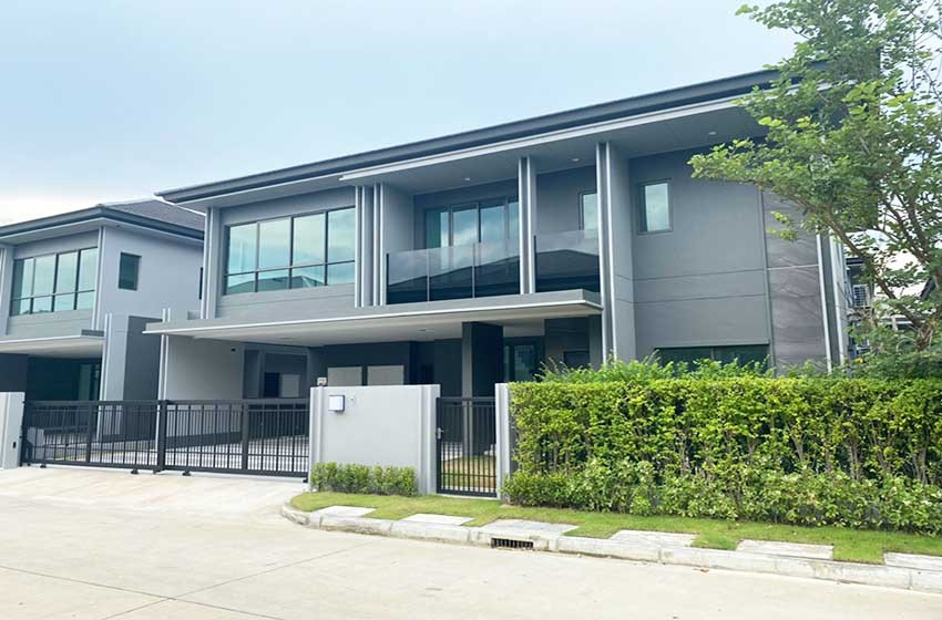 House with Shared Pool