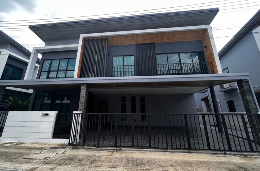 House with Shared Pool