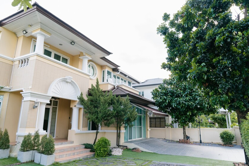 House with Shared Pool