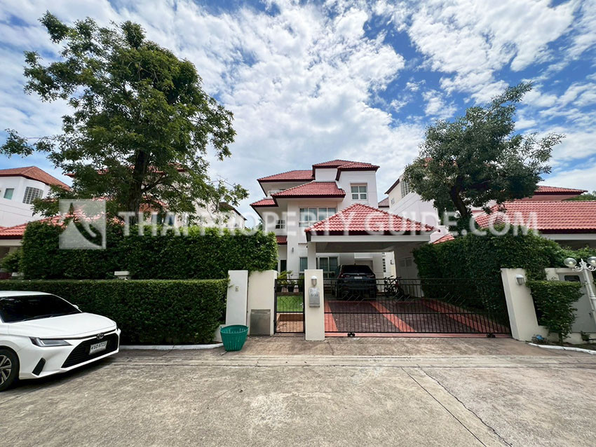House with Shared Pool